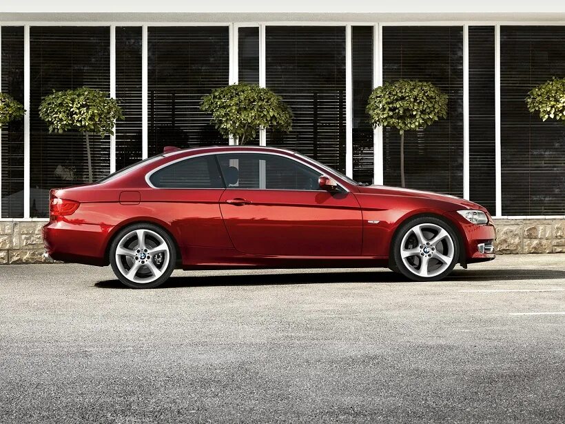 The new BMW 640d Coupe with M Sport Package - Exterior (07/2011).