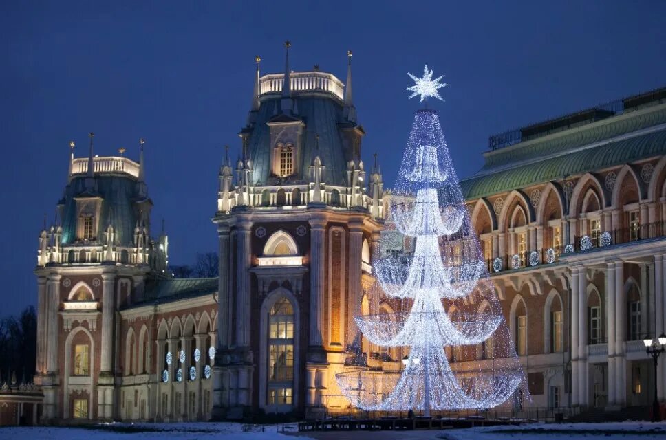 новогодняя усадьба царицыно. где побывать на новогодние праздники 2024. новый год праздник в москве. тверская площадь москва 2020. рождество в москве.
