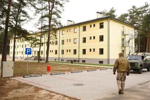 Снял в военном городке
