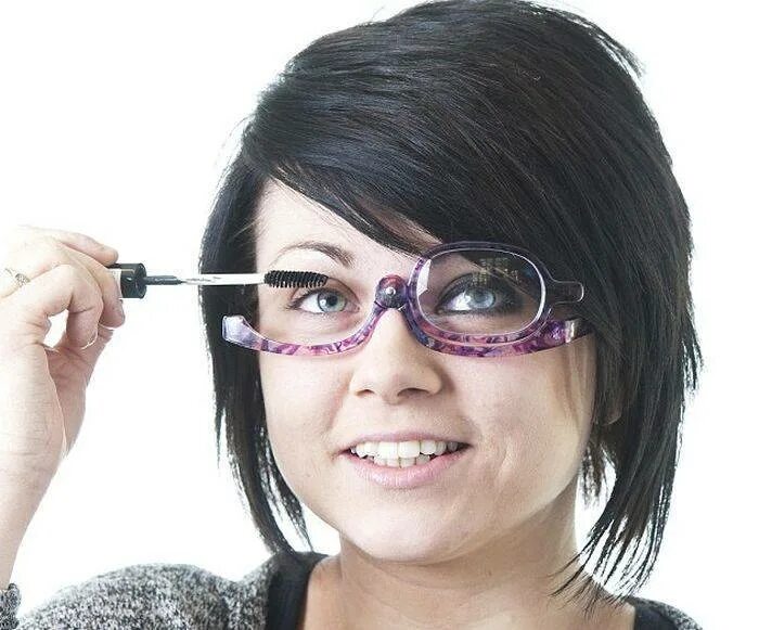 Люди носящие очки знают что когда входишь. Очки для макияжа. Необычные оправы. Необычные оправы для очков женские. Очки с необычной оправой.