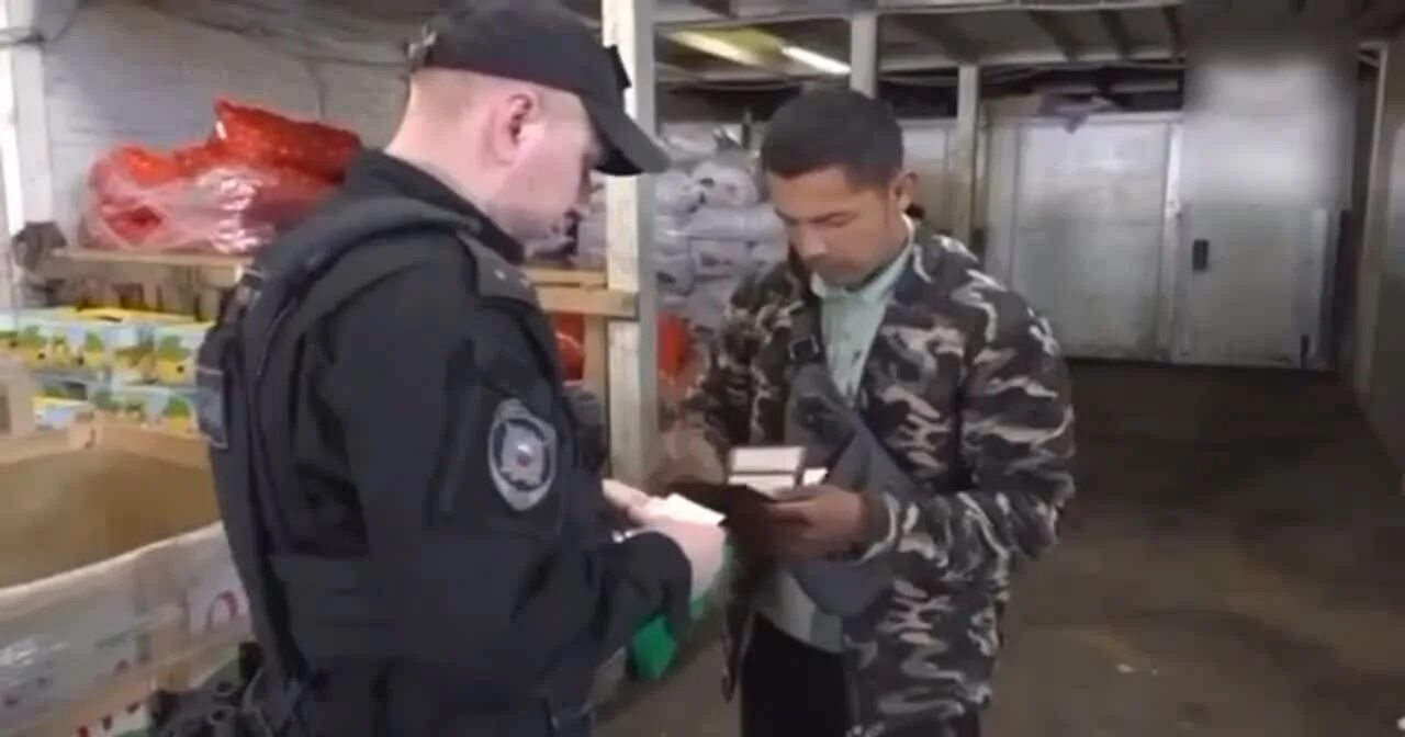 Доставляют в военкомат