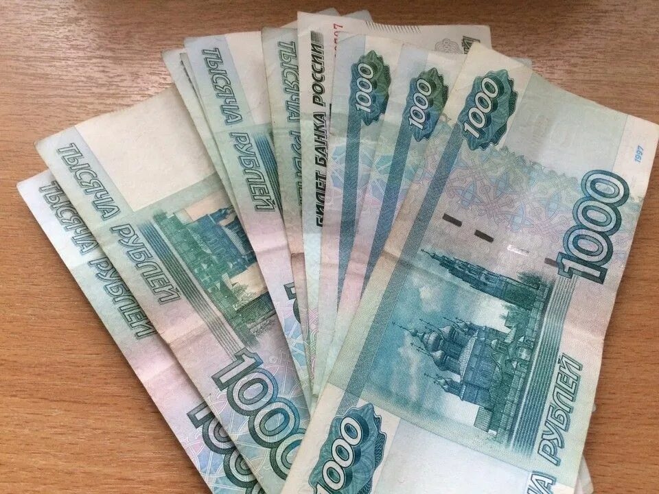 В 12 000 рублей 6. 10 Тысяч рублей. Деньги 1000. Десять тысяч рублей. В руке десять тысяч рублей.