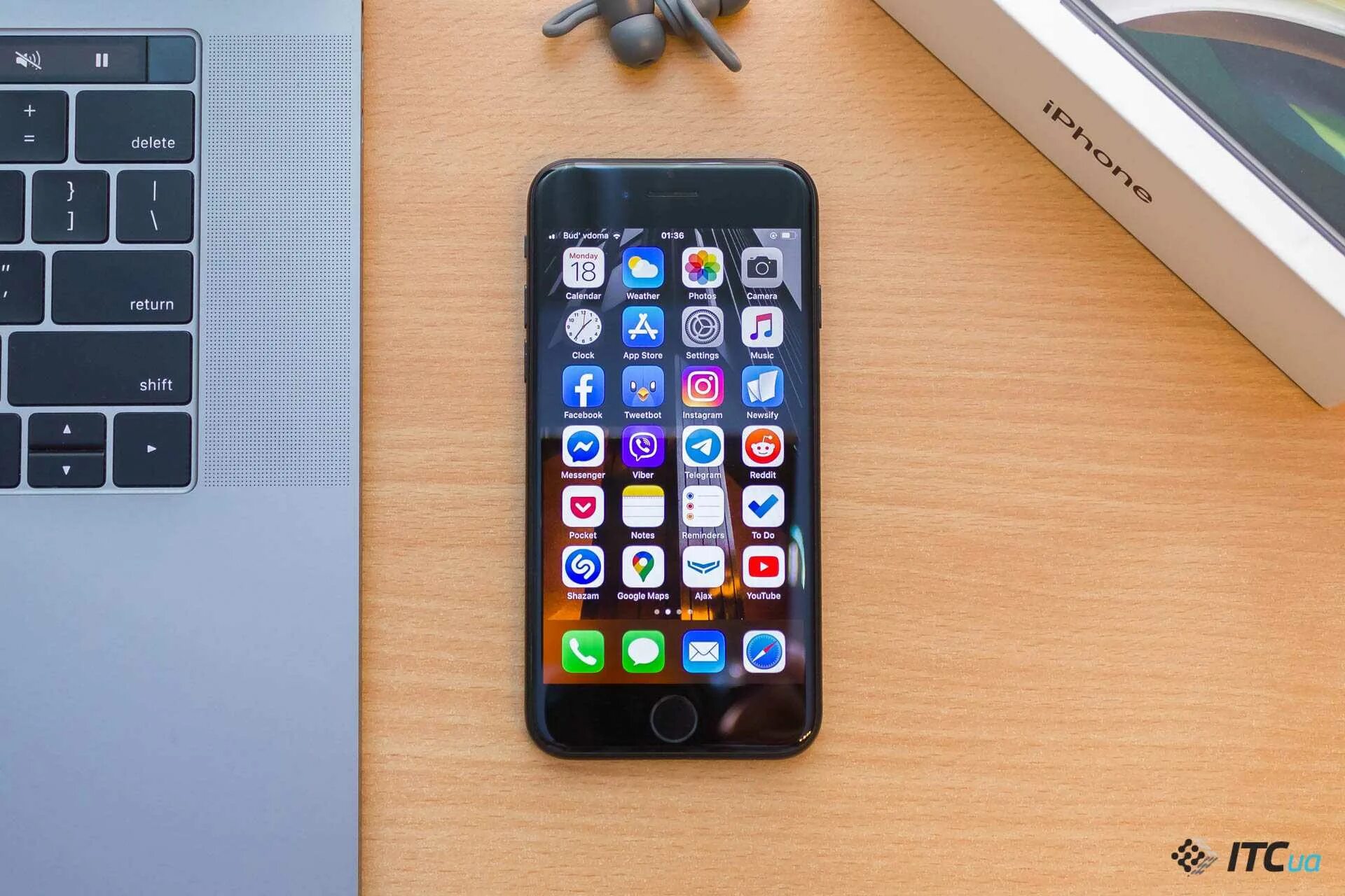 Экран се 2025. Айфон se 2025. айфон 5 se 2025. iphone se новый 2025. iphone se 2025 белый.