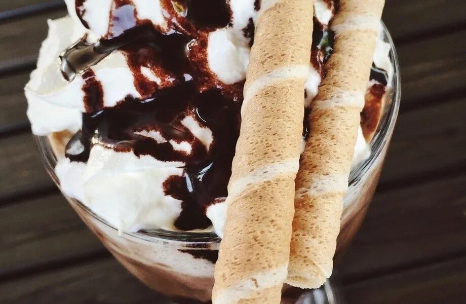 мороженое из магазина. площадь островского санкт-петербург фестиваль мороженого. красивое мороженое в кафе. необычный магазин мороженого. вкусное мороженое.