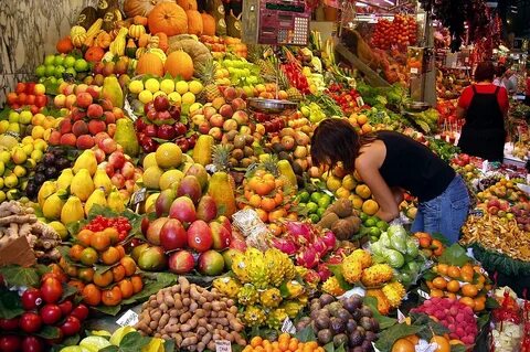 Фрукты откуда привозят