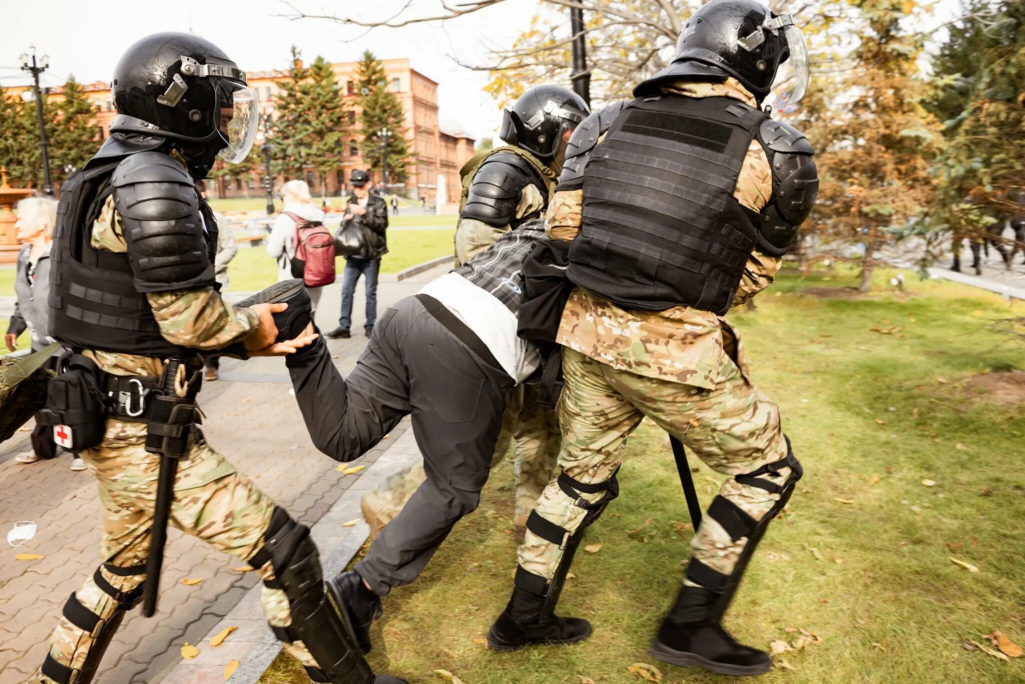 Митинг в Хабаровске 2020 ОМОН. Протесты в Хабаровске ОМОН. Разгон митинга в Хабаровске ОМОНОМ.