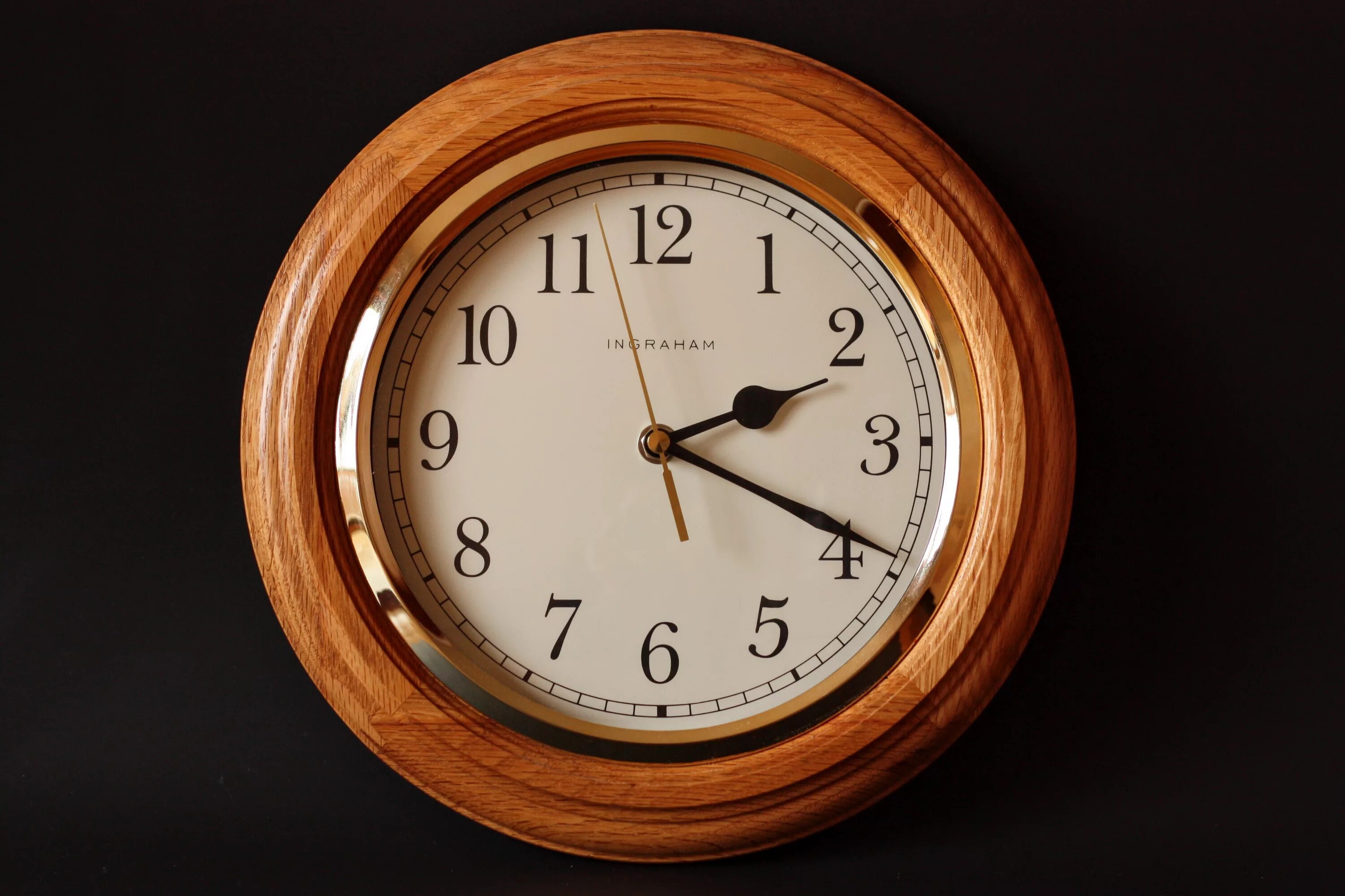 Получите вторые часы. Чесы. Часы настенные. Часы настенные деревянные. Часы механические настенные.