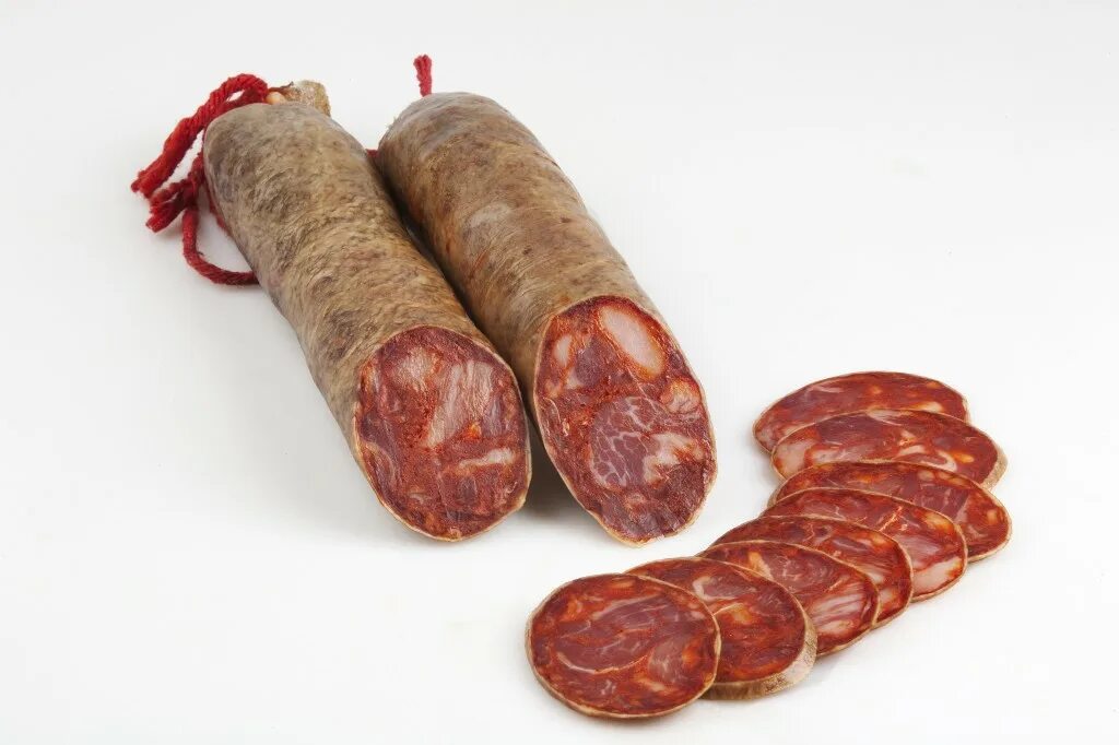 Сухая колбаска. Колбаса chorizo Iberico Bellota. Чоризо Иберико. Сырокопченая колбаса чоризо. Салями чоризо.