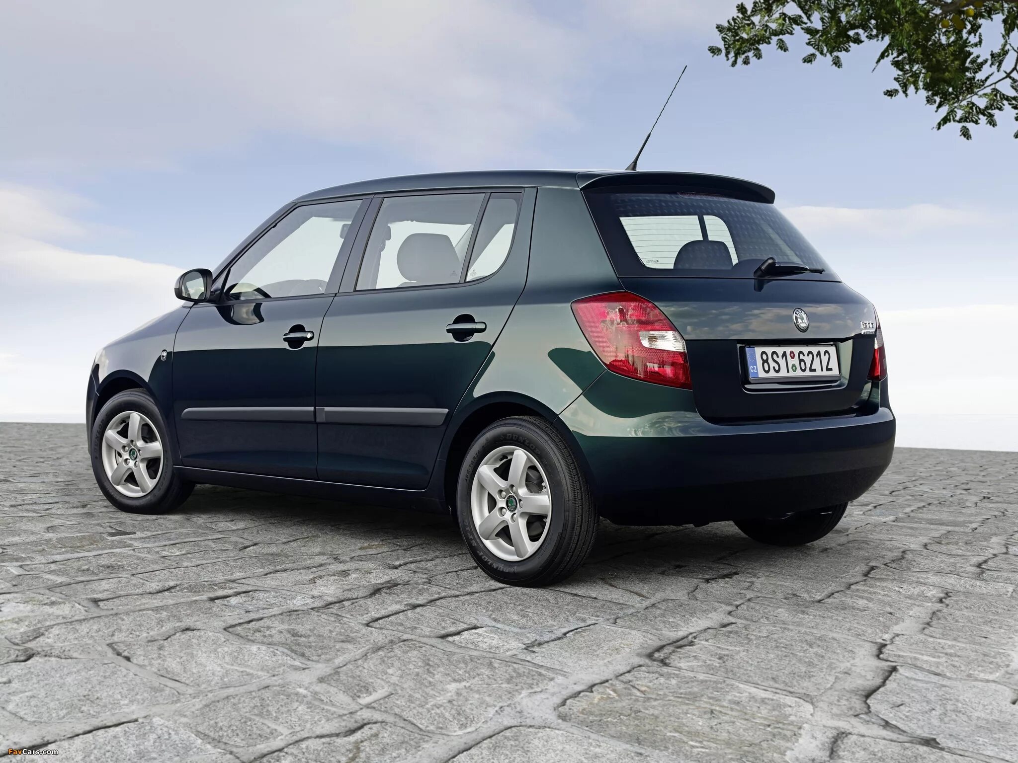 Шкода Фабия. Skoda Fabia 2. Skoda Fabia II 2007. Skoda Fabia 2 хэтчбек. Купить фабию 1.6