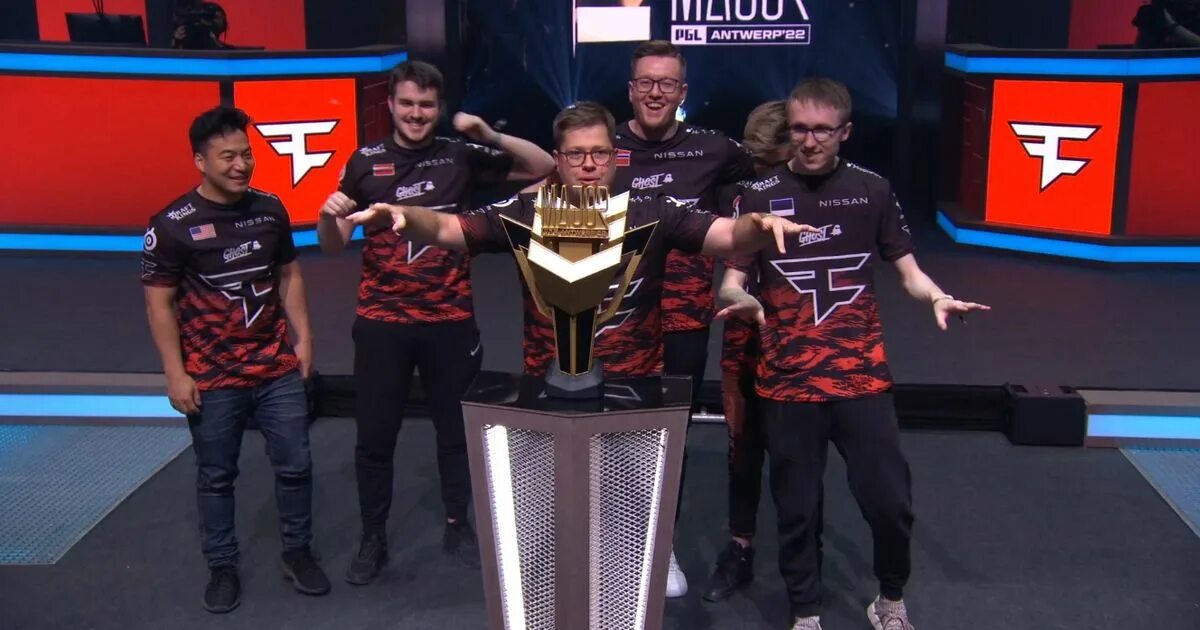 Faze clan 2024. PGL Major Antwerp 2022 чемпионы. PGL Major Antwerp 2022 Кубок. FAZE Clan 2022. Антверпен 2022, FAZE Clan.