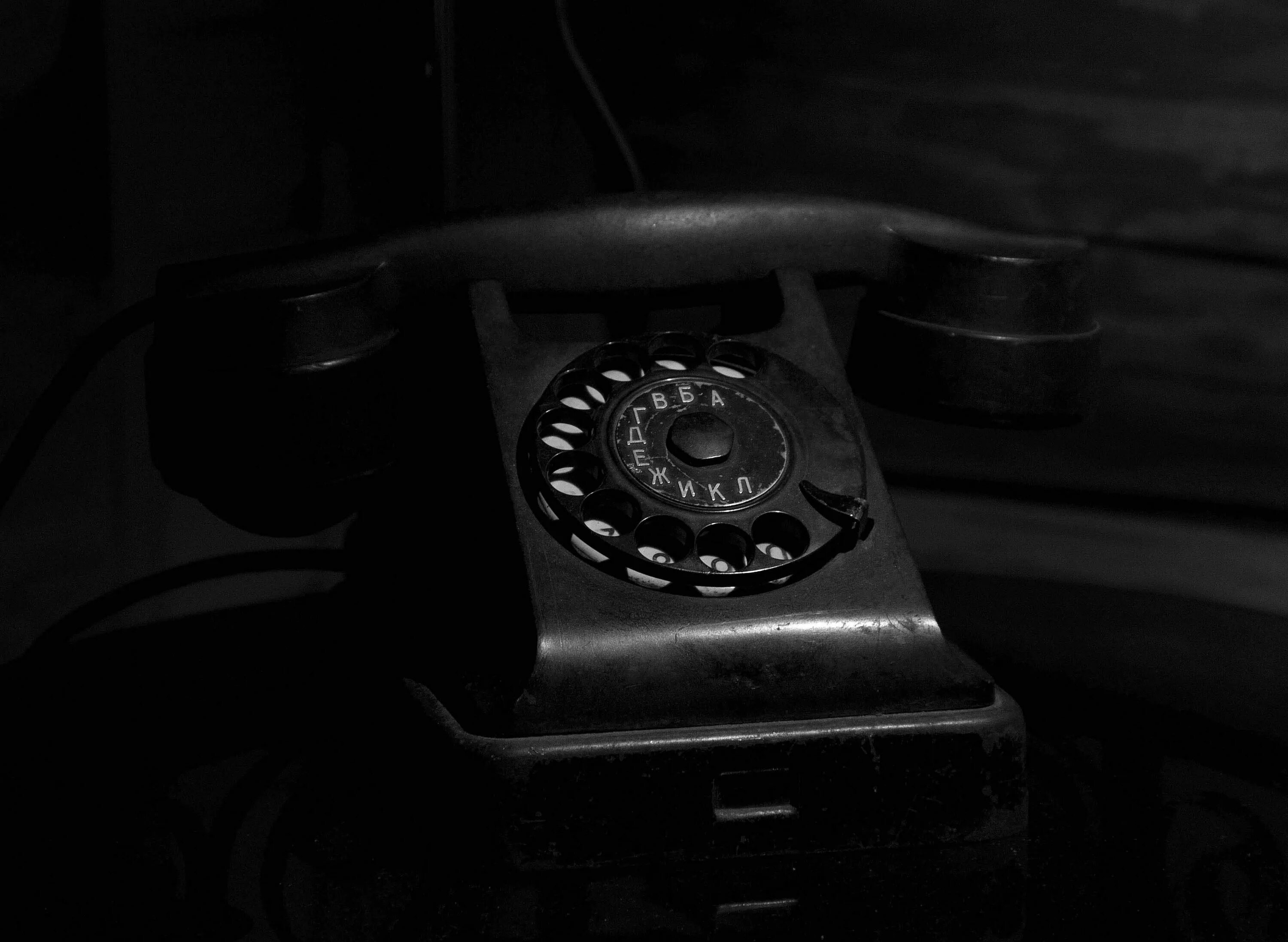 Старые вызовы на телефон. Старый телефон. Старый телефон Эстетика. Старинный черный телефон. Старые заставки на телефон.