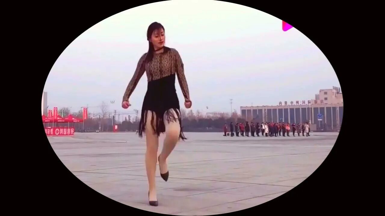 Танец каблучки видео. Цинцин танец на каблуках шафл. шаффл на каблуках. шафл на каблуках танцует. китаянка танцует шафл на каблуках.