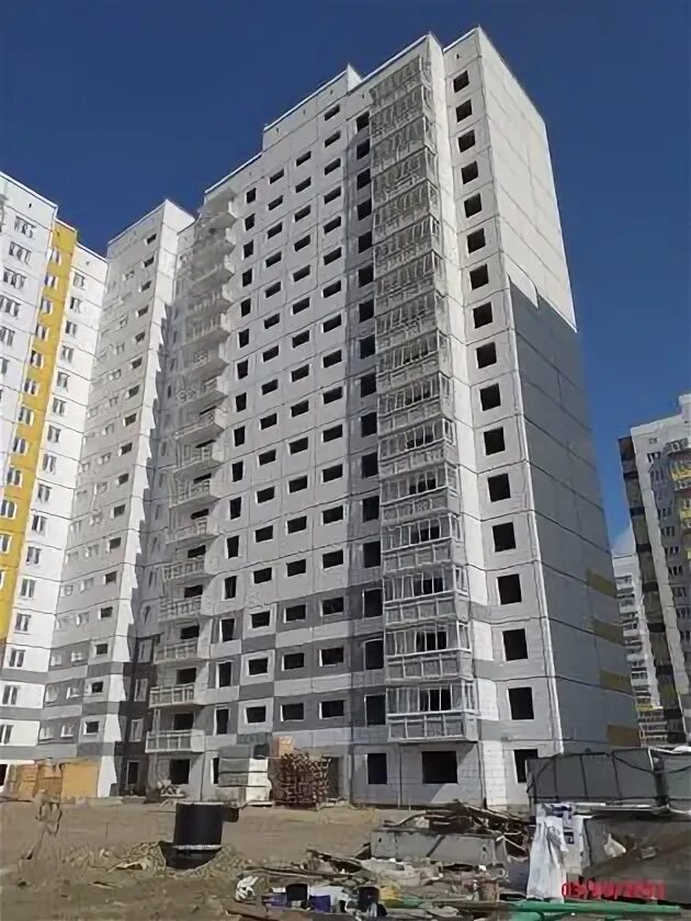 Улица партизана железняка 55 красноярск. Пешеходный мост на партизана железняка красноярск. Партизана железняка 53. Партизана железняка 53. Партизана железняка 53.