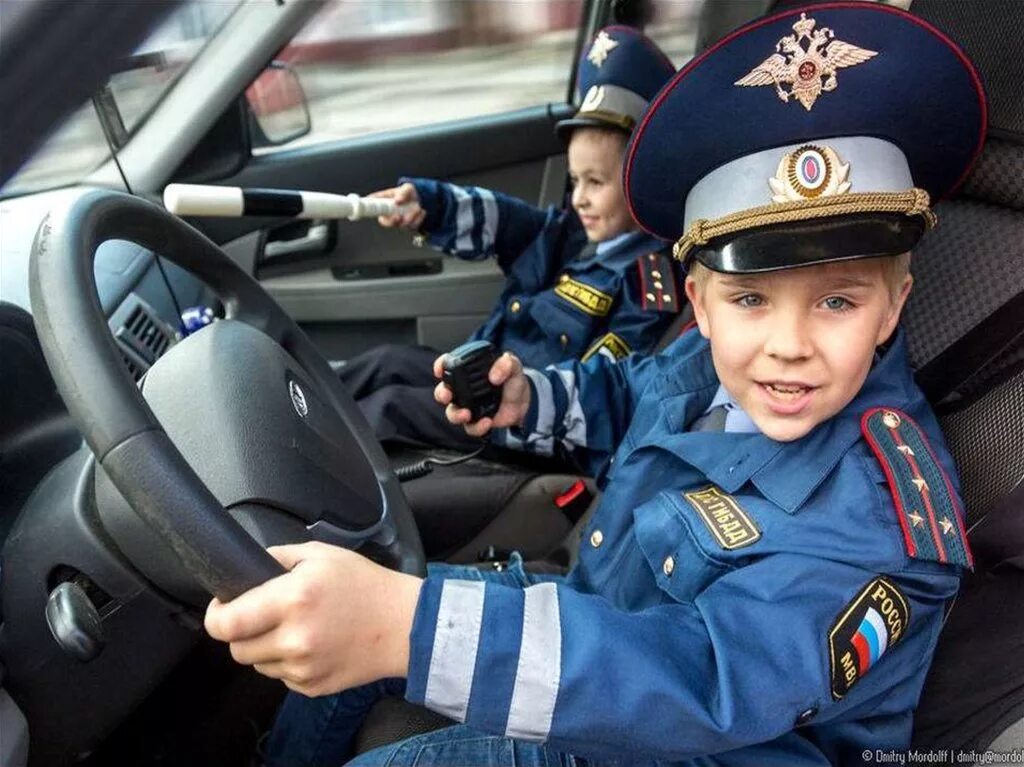 Дети полицейские видео. Игра в полицию для детей. Полицейский для детей. Машинки полиция для детей. Полиция для детей.