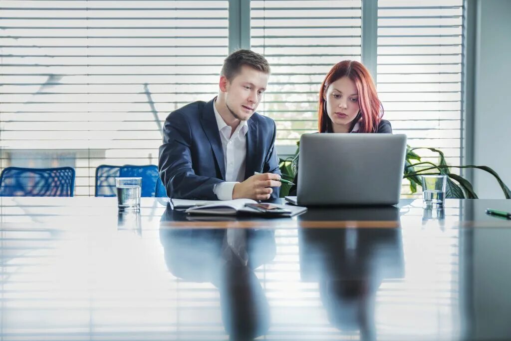 Man help. Премиум работа. мужик help. некомпетентный сотрудник фото.