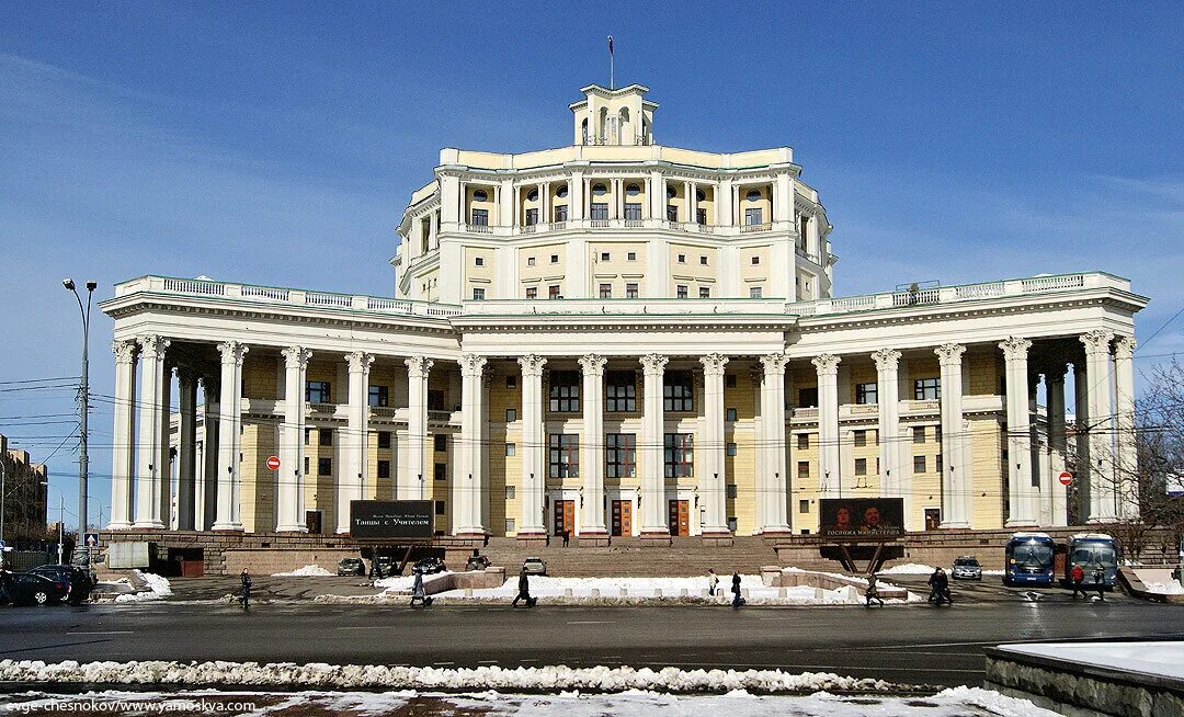 Театр комедии Москва Суворовская площадь. Театр красной армии Архитектор Алабян. Театр красной армии в Москве. Центральный Академический театр Российской армии Москва. Театр комедии на суворовской