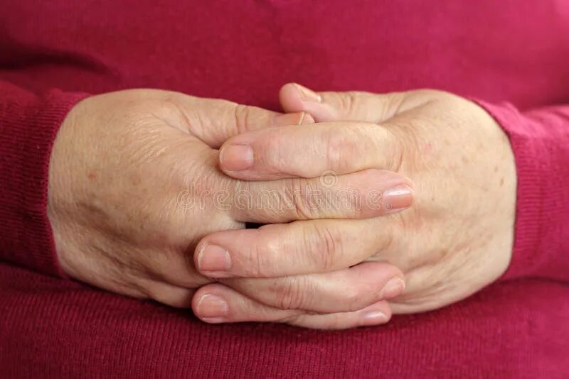 Руки бабушки и дочки. Grandmas hand. Grandmas hand. Grandmas hand. Бабушкины руки.
