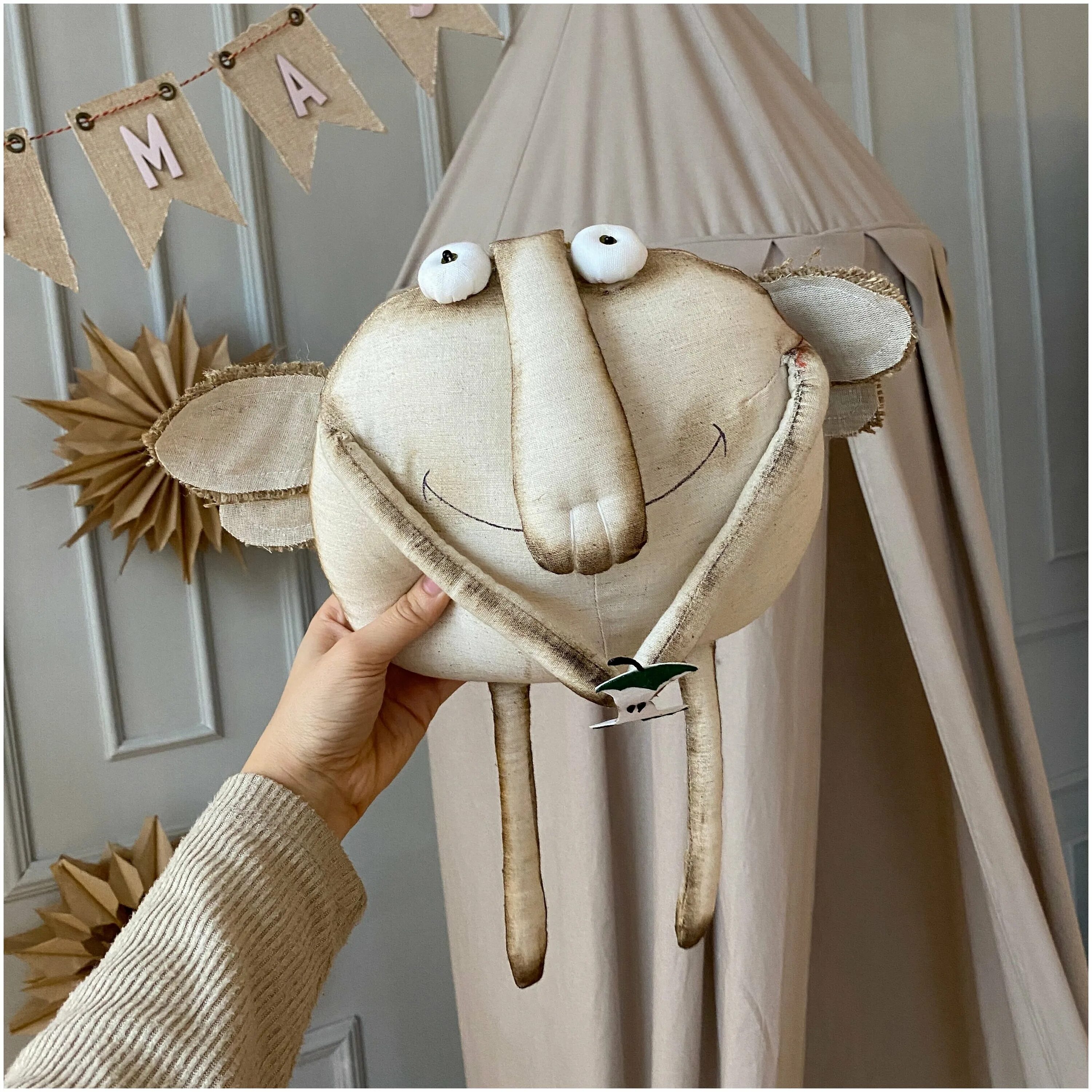 бляха муха бляшка. бляха- муха бляха- муха. игрушка бляха- муха. пряжка с мухой. жирная фея.