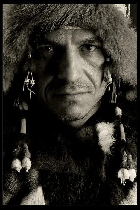 Дети певца шамана фото. Тыва фестиваль шаманов. Шаман коля. Дети певца шамана фото. Шаман певец с длинными волосами.