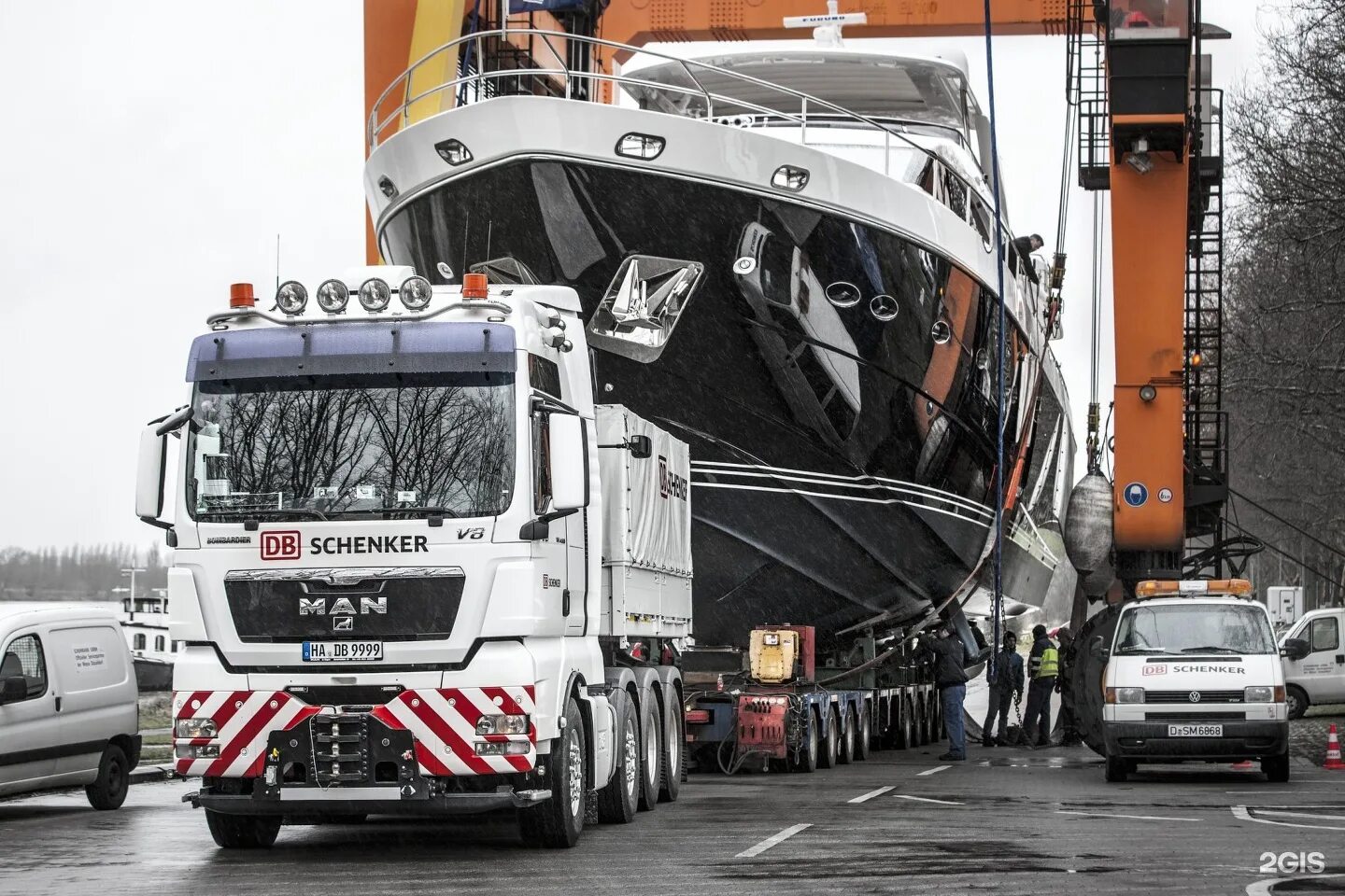 Транспорт перевозка негабаритных грузов. Volvo 500 негабарит. Негабаритный груз. Перевозка крупногабаритных грузов. Негабаритные перевозки.