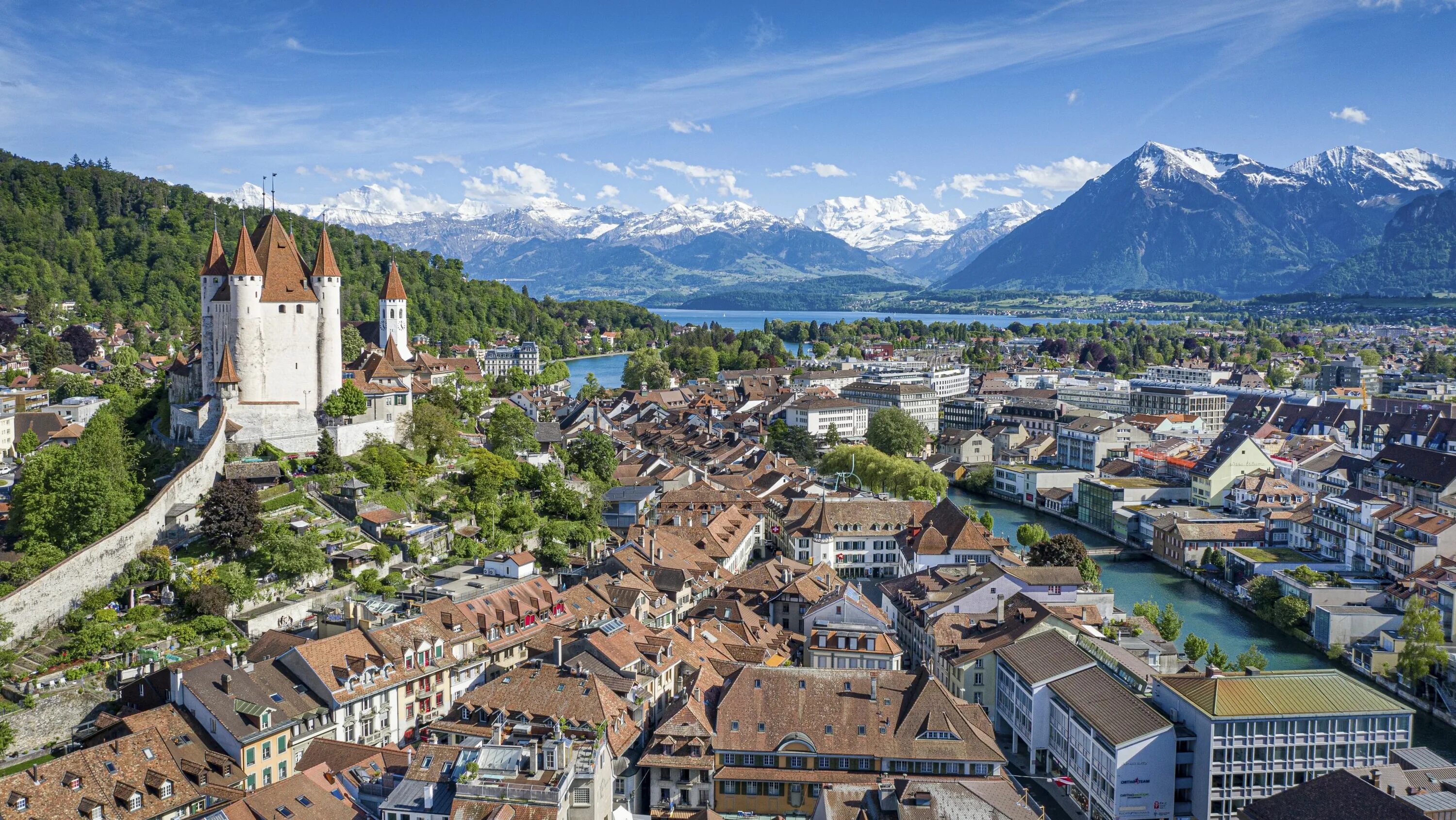 Das schweiz. Тун город в Швейцарии. Thun город в Швейцарии. Бёрн Оберланд Швейцария. Тунское озеро Швейцария.