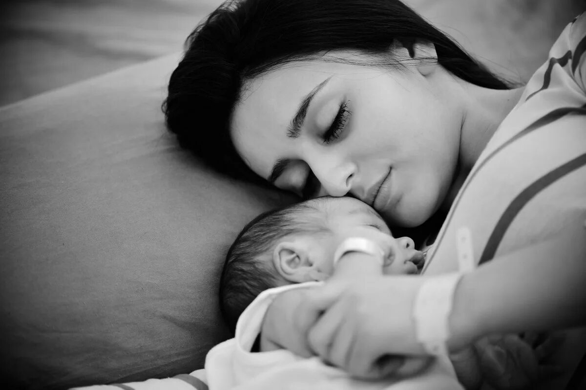 Приснилась мама и брат. Pregnancy kid. Молодая и красивая приснилась мама. Мама укладывает дочку спать. Приснилась мама и брат.