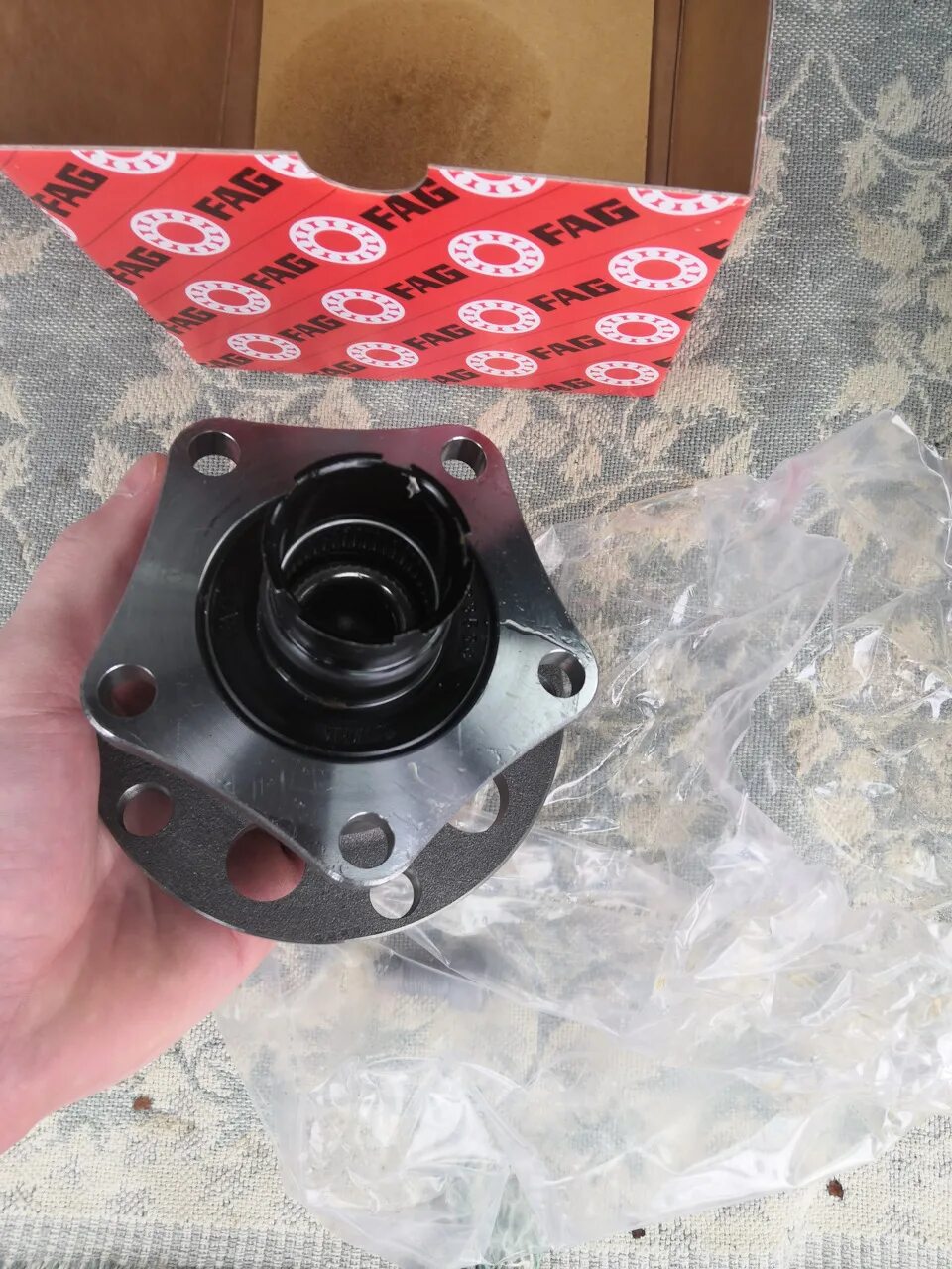 Задняя ступица фольксваген пассат б5. Задняя ступица пассат 5. Ступица passat b5. Задняя ступица пассат б5 1. Подшипник задний ступичный фольксваген б5.