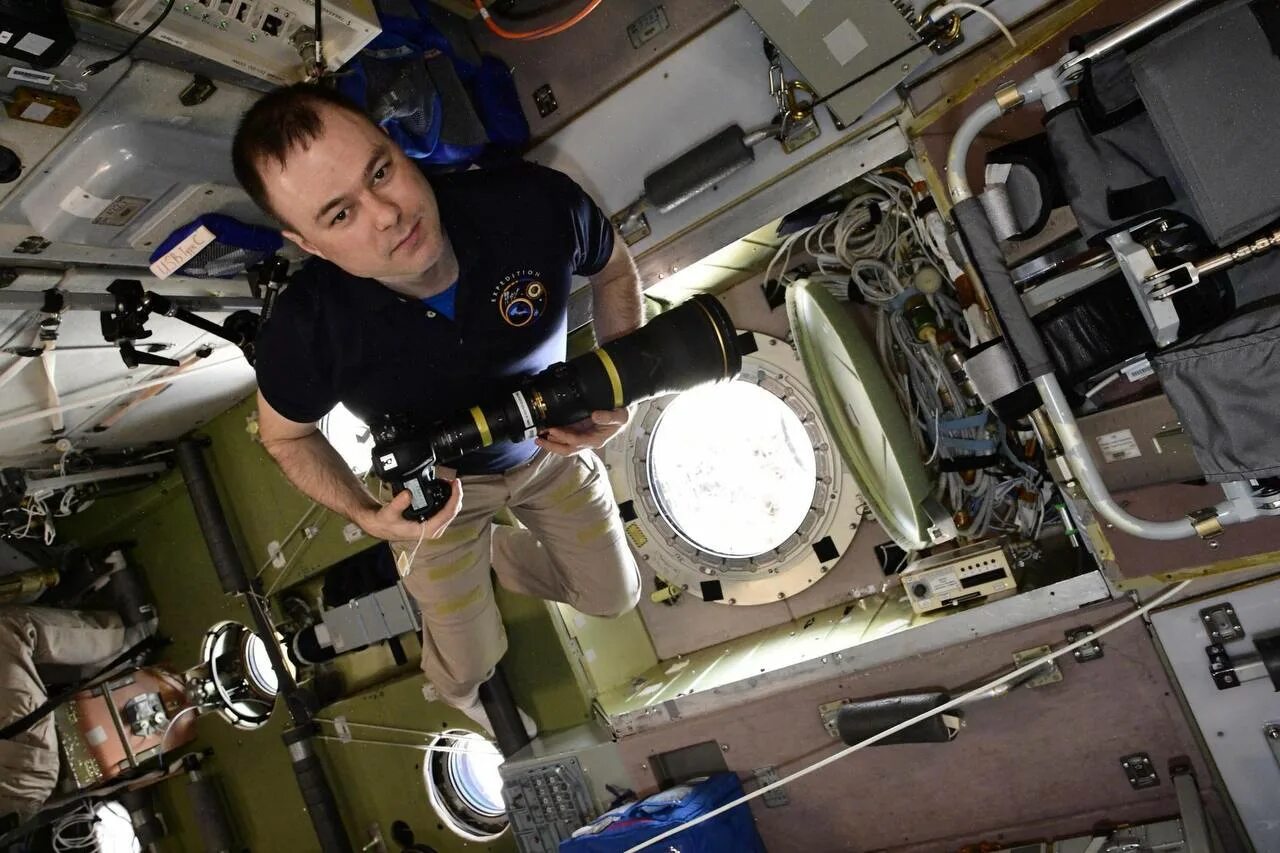Сколько дней провел на орбите российский. Челябинский космонавт сообщениесупаев. Российские космонавты перенесли шлюзовую камеру на модуль «наука».