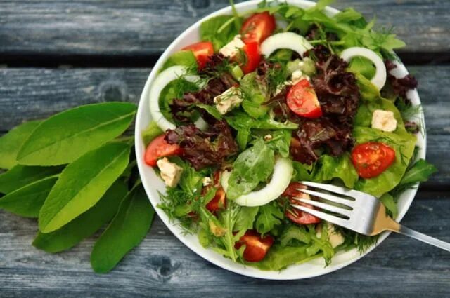 Roasted Broccoli Salad Recipe with Feta and Strawberry - Broccoli Salad Recipe -