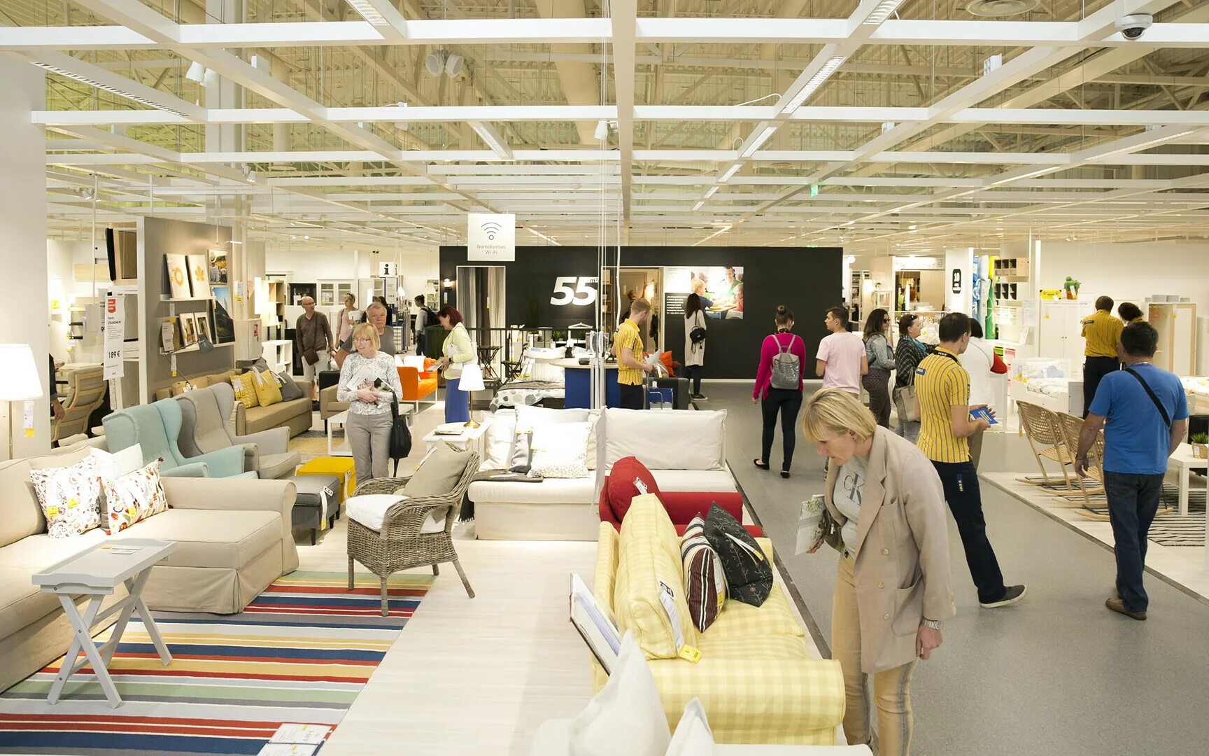 Ikea Таллин. Ikea Showroom. Оформление интерьера ikea Showrooms с логотипом. Таллин икеа картинки. Что случилось с икеей