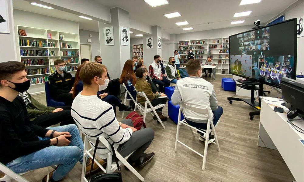 Молодёжный центр сопки апатиты. Мурманск сопки пространство. Сопки мурманск. Хибины ягель сопка морошка. Сопки мурманск.