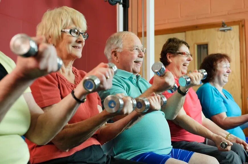 Спортивные люди в возрасте. 60 лет чем заняться. Пенсионеры занимаются спортом. Занятия спортом пожилые. Спортивные женщины в возрасте.