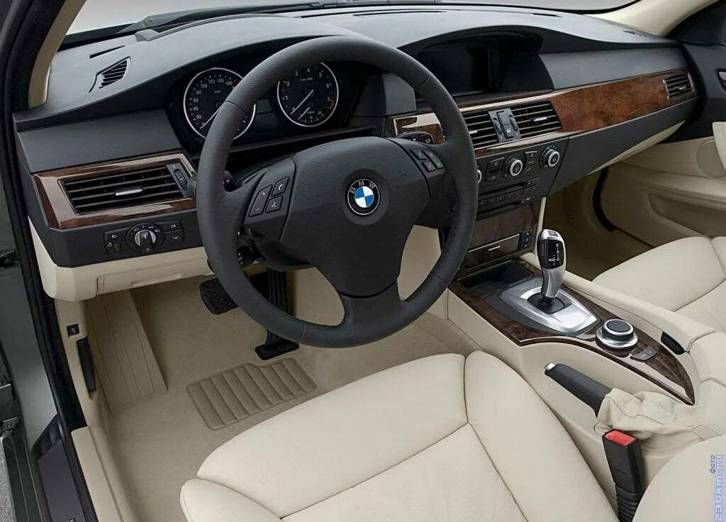 BMW 525i e60 салон. BMW e60 530i. BMW 530i салон. BMW 520i салон. Расход е60