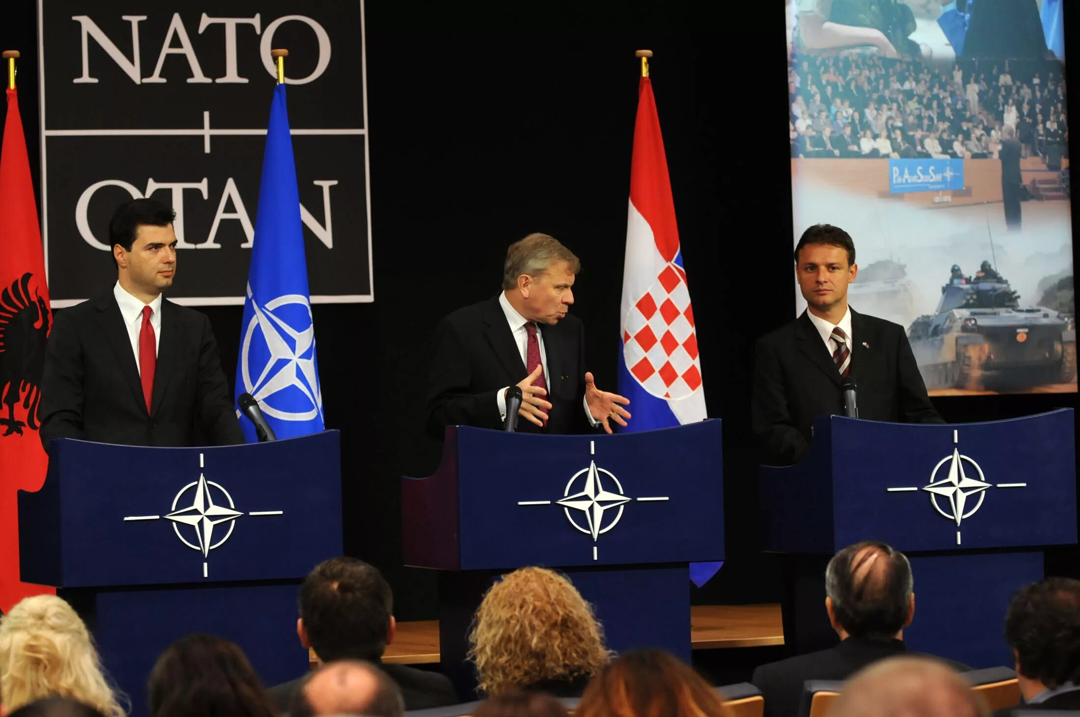 Россия присоединение к нато. Вхождение в НАТО Албании и Хорватии. Саммит НАТО В Бухаресте 2008. Саммит НАТО 2008. На саммите в Бухаресте в 2008 году.