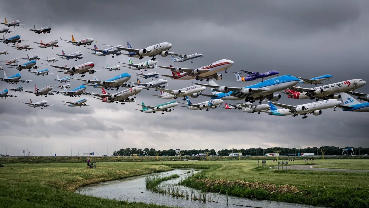 Покажи фотографии самолетов. Майк Келли фотограф. Много самолетов. Стая самолетов. Много самолетов в небе.