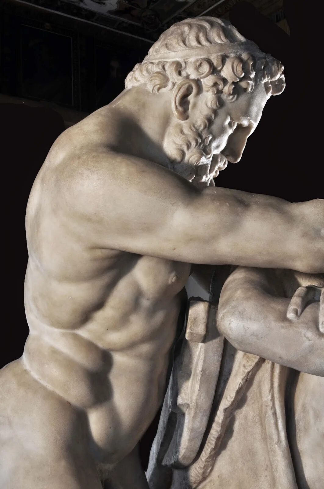Античный атлет. Геракл Микеланджело. Геракл скульптура Микеланджело. Статуи древней Греции Геракл. Геракл Фарнезский.