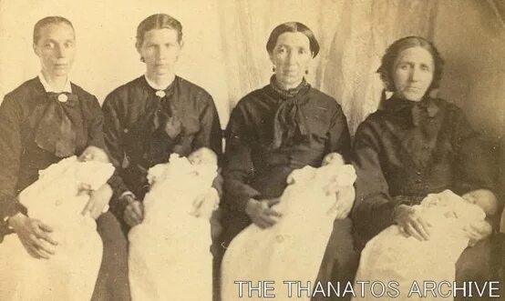 Почему нельзя называть ребенка именем покойника. Мортем викторианской эпохи семья. Фотографии с мёртвыми родственниками. Мёртвые люди фотографии. Имена умерших родственников.