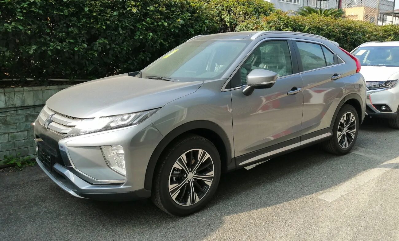 Митсубиси эклипс кросс белый. Mitsubishi eclipse cross 1. Митсубиси эклипс кросс 2018. Geely coolray 2021. Эклипс кросс бу.