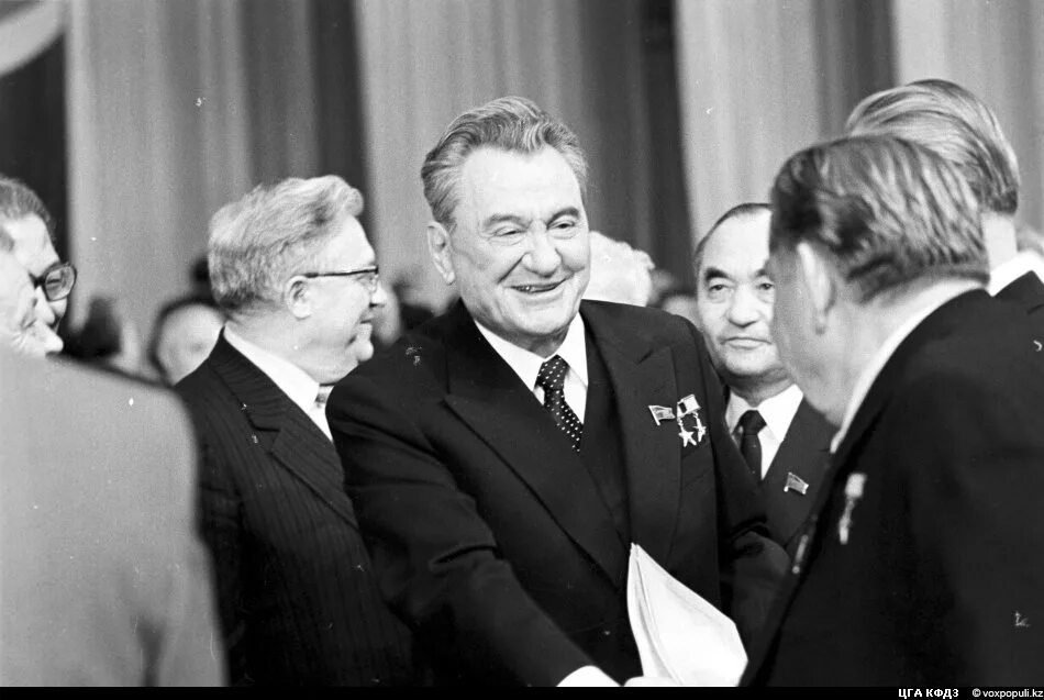 Секретарь цк казахстана. Кунаев казахская сср. Секретарь цк казахстана. Исмаил аксанович юсупов. Колбин казахстан.