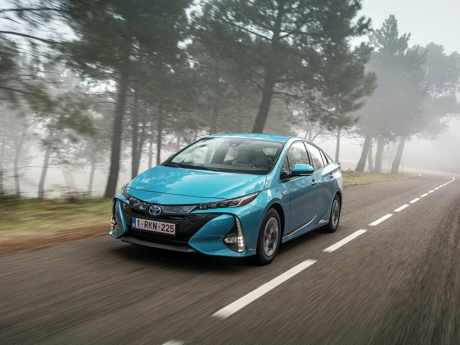 Toyota Prius. Гибридный автомобиль Тойота Приус. Тойота Приус гибрид 2016. Тойота электромобиль гибрид. Hybrid car