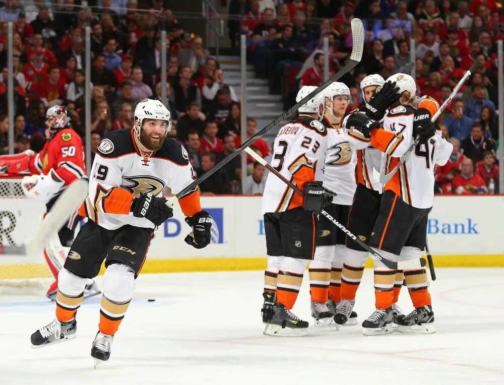 анахайм дакс игроки «анахайм дакс». Nhl blackhawks vs ducks. анахайм чикаго. Chicago blackhawks. анахайм дакс сиэтл кракен.