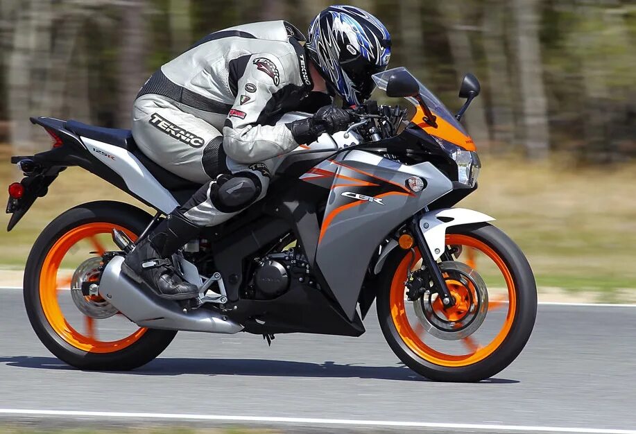 Сбр 125. Honda cbr125r. honda cbr 125. мотоцикл honda cbr 125. honda cbr125r 2011-2017.