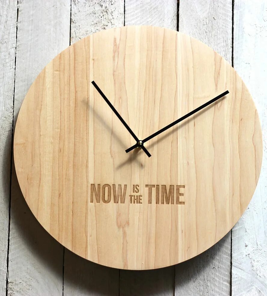 Wooden time. Часы круглые деревянные. Часы настенные деревянные. Дерево (часы настенные). Часы настенные круглые деревянные.