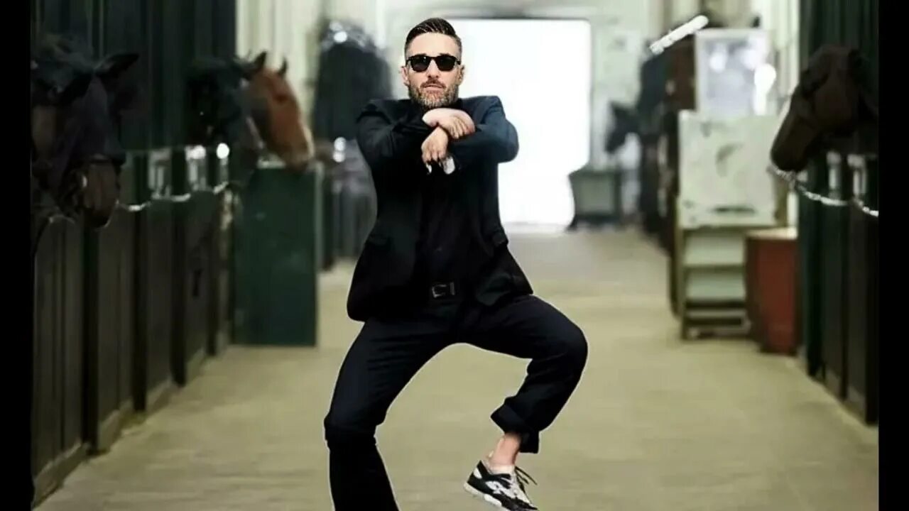 Пацан танцует в клубе. Рой пурди. Парень в очках gif. Сельская дискотека. Штаны roy purdy.
