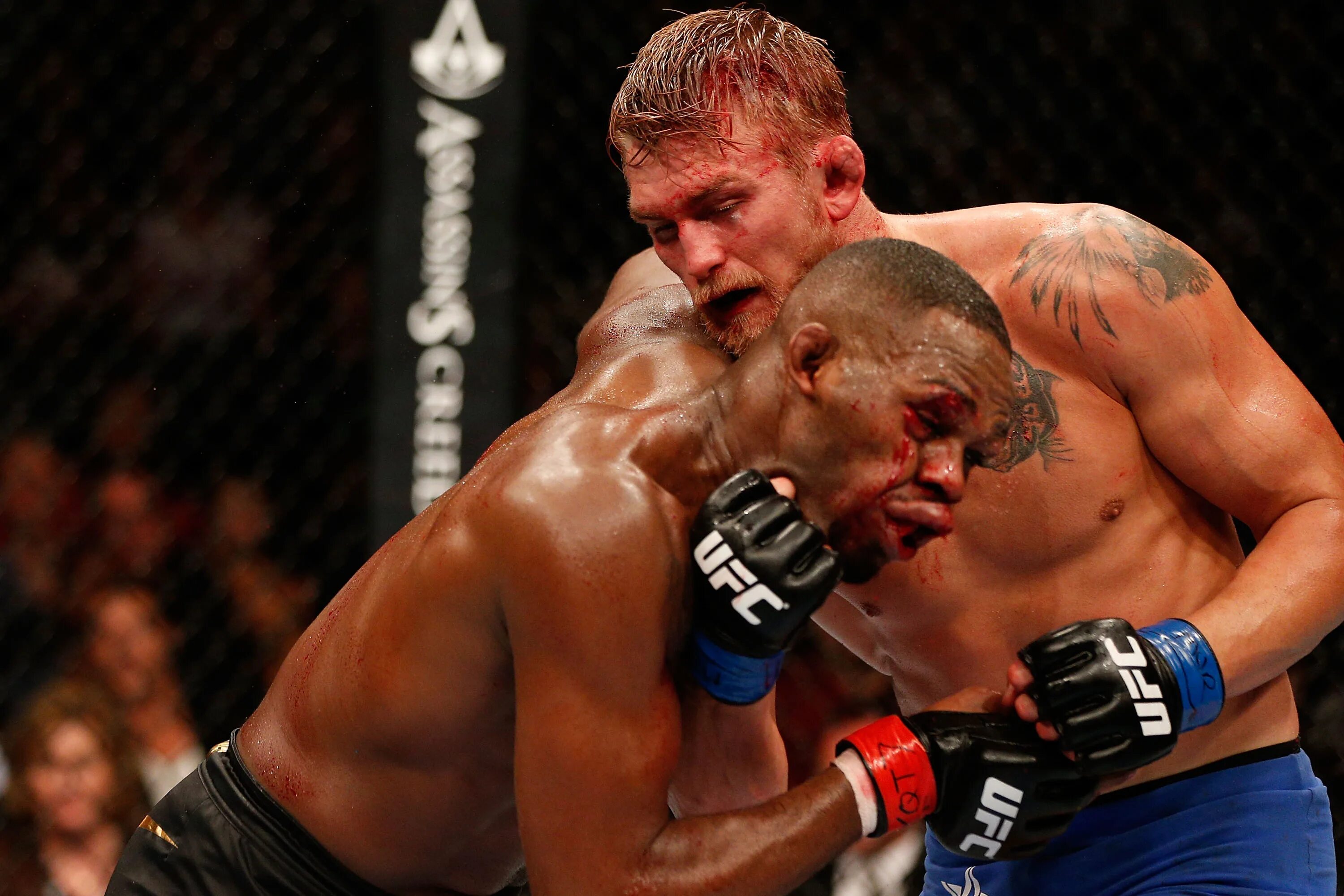 Фрагменты боксерских поединков. Павлович нганну. Бой нгану джонс. Бой джонс против. Джон джонс сирил ган.