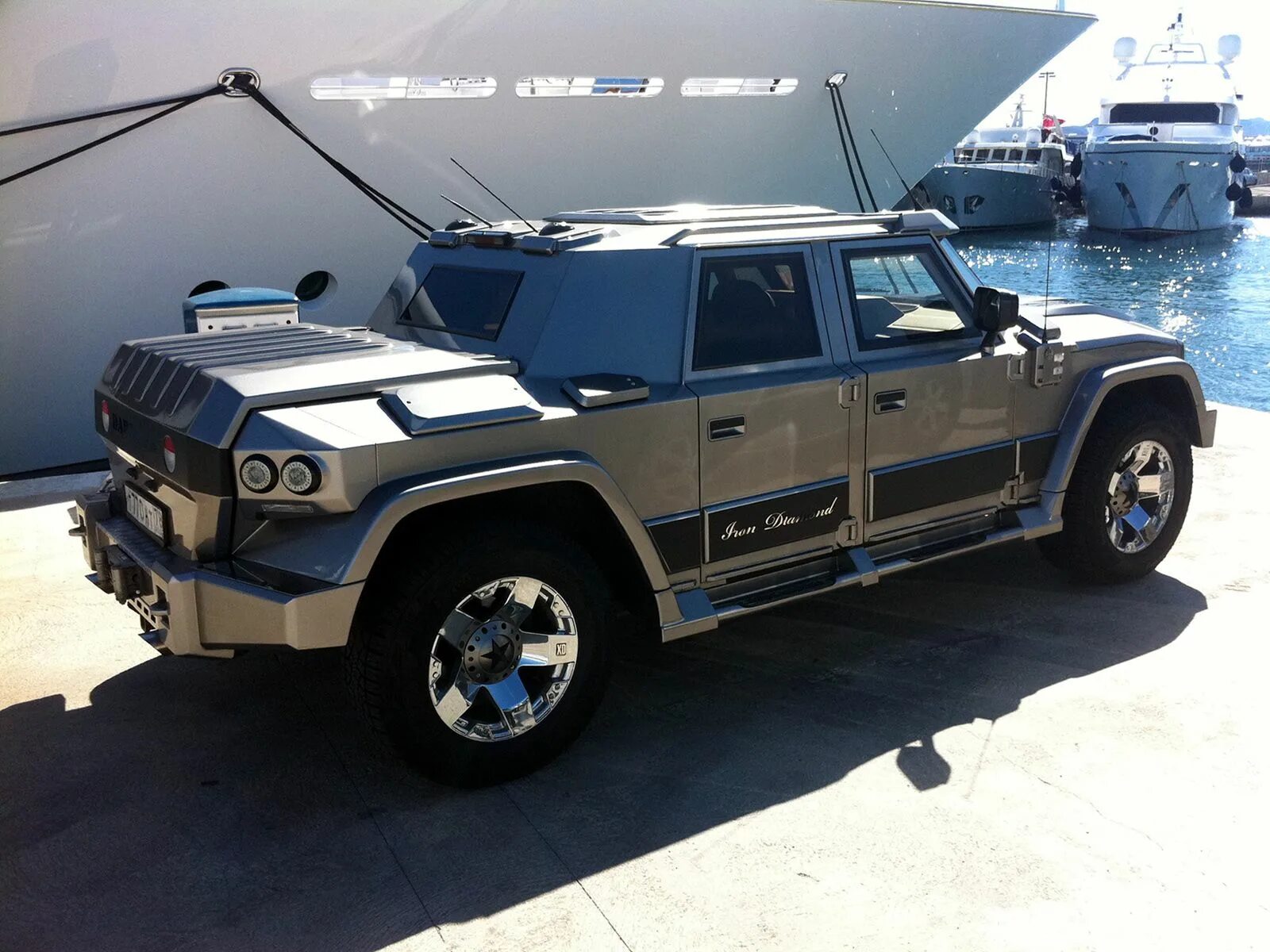 Т-98 комбат. Создатель комбат т-98. Комбат т98 – бронированный внедорожник. Комбат т98 седан. Комбат т98 – бронированный внедорожник.