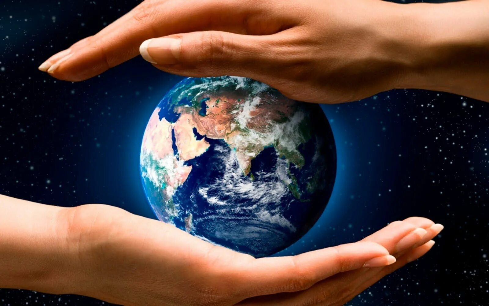 Земля в руках. Планета в руках. Земля и человечество. Мир в руке.