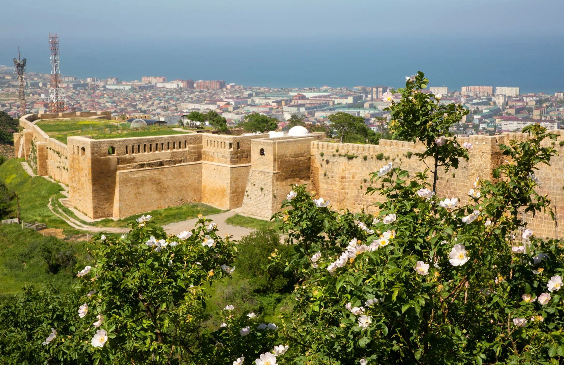 Дагестан дербент нарын кала. Магалы дербент дагестан. Дагестан дербент крепость нарын кала. Древнейший город каспия дербент. Крепость боспор дербент.