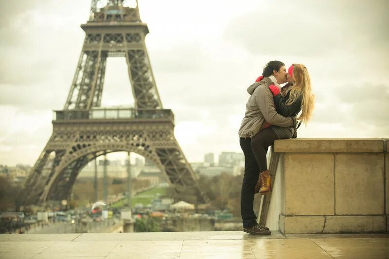 париж история любви. влюбленная пара в париже. франция романтика. романтичный париж. Love story париж.