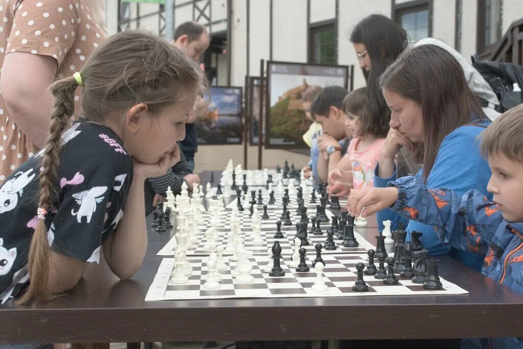 Школа 1524 печатники. Центр шахматного образования. Шахматы семья. Дополнительное образование шахматы. Новогодний шахматный турнир.